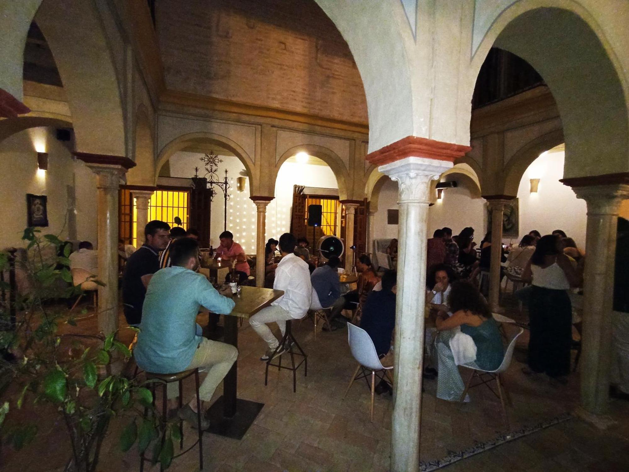 Hostal Cafe Frenteabastos Carmona  Exterior photo
