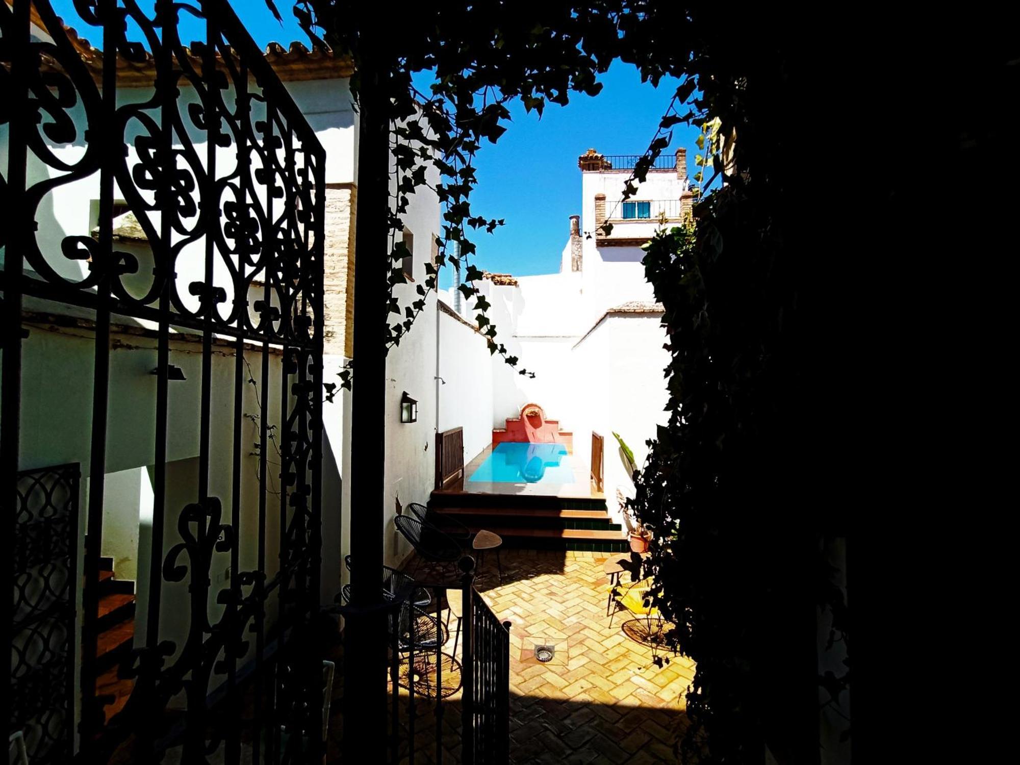 Hostal Cafe Frenteabastos Carmona  Exterior photo